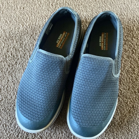 Skechers GoWalk Men’s Size 10 Air Cooled Goga Mat Wide Fit Gray Loafer - Picture 1 of 12